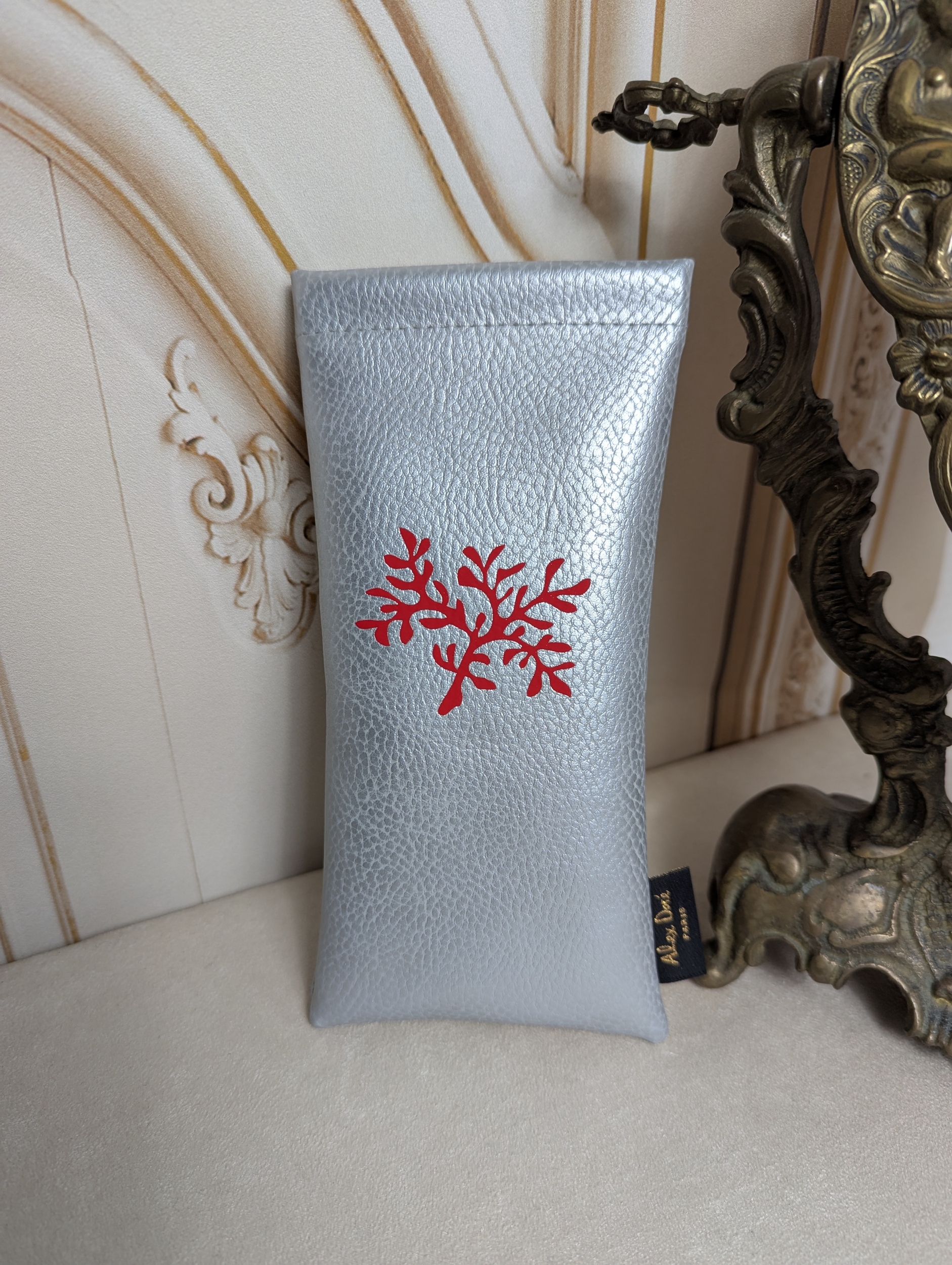 Etui Lunettes simili cuir argent motif corail rouge mat Alex Doré Paris