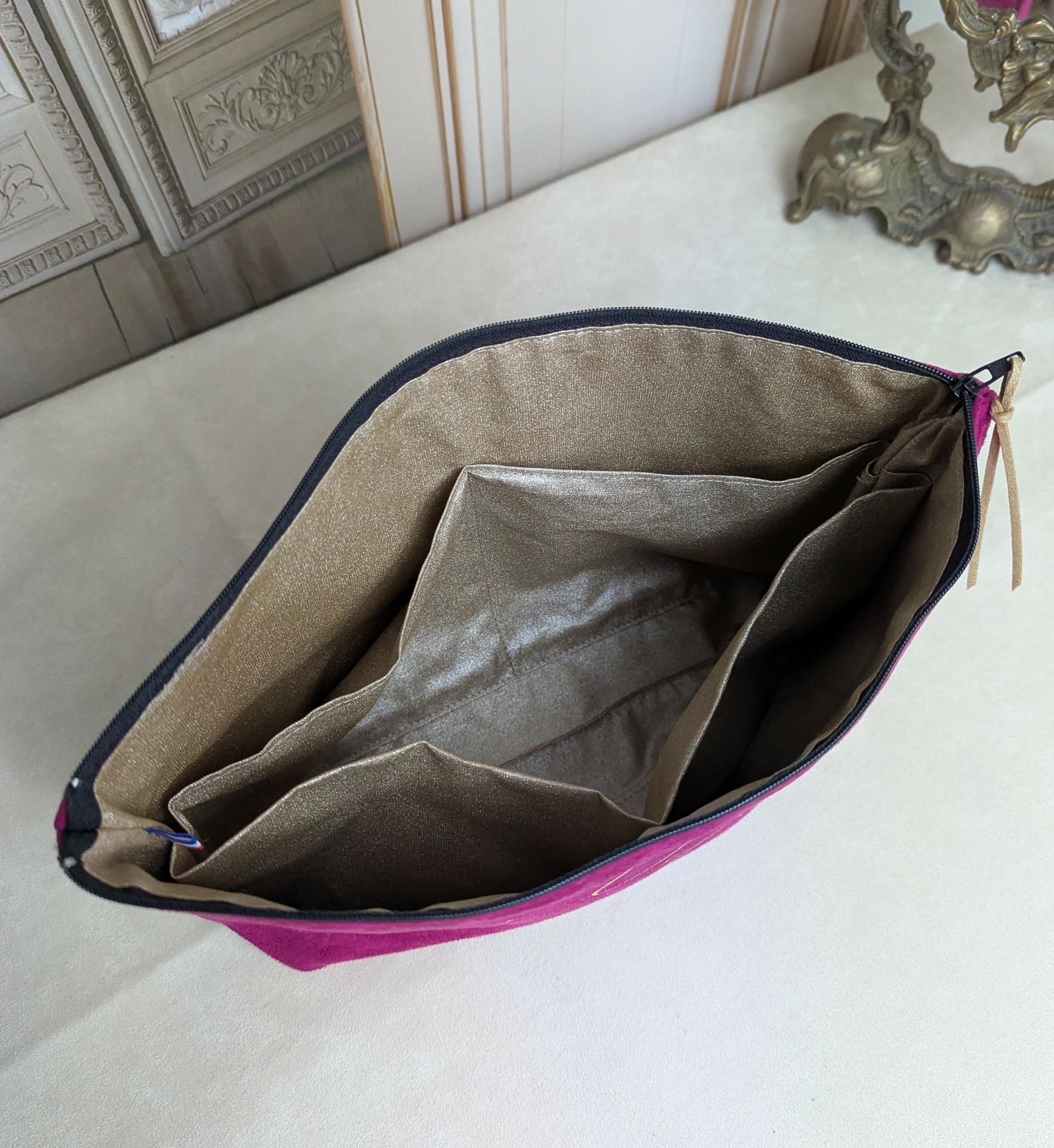 Trousse multipoches suedine fuchsia intérieur Alex Doré Paris