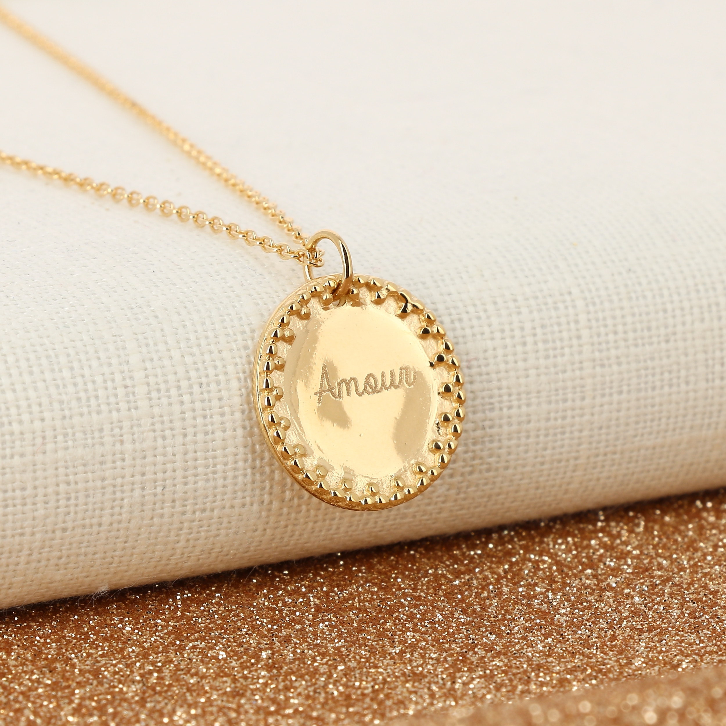 Collier-Amour-medaille-plaque-or-alex-dore-graver-personnalise-cadeau-naissance-mariage-anniversaire-fete-mere-paillettes-glitter