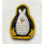 Broche Brodée aimant Alex Doré Paris Pingoin noir écru or fond jaune PM