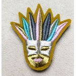 Broche Brodée aimant Alex Doré Paris Masque indien argent fond jaune GM