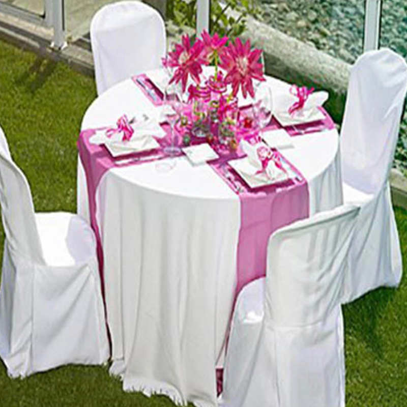 chemin-de-table-satin-rose-fuchsai-mariage