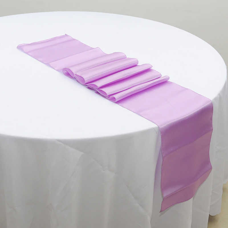 chemin-de-table-satin-parme-violet-mariage