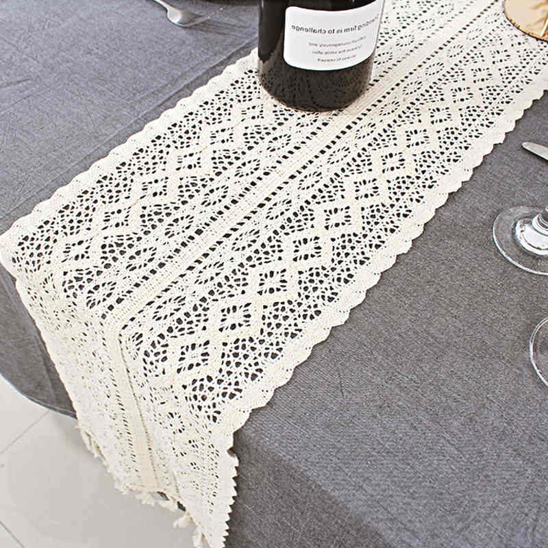chemin-de-table-crochet-moderne-motifs