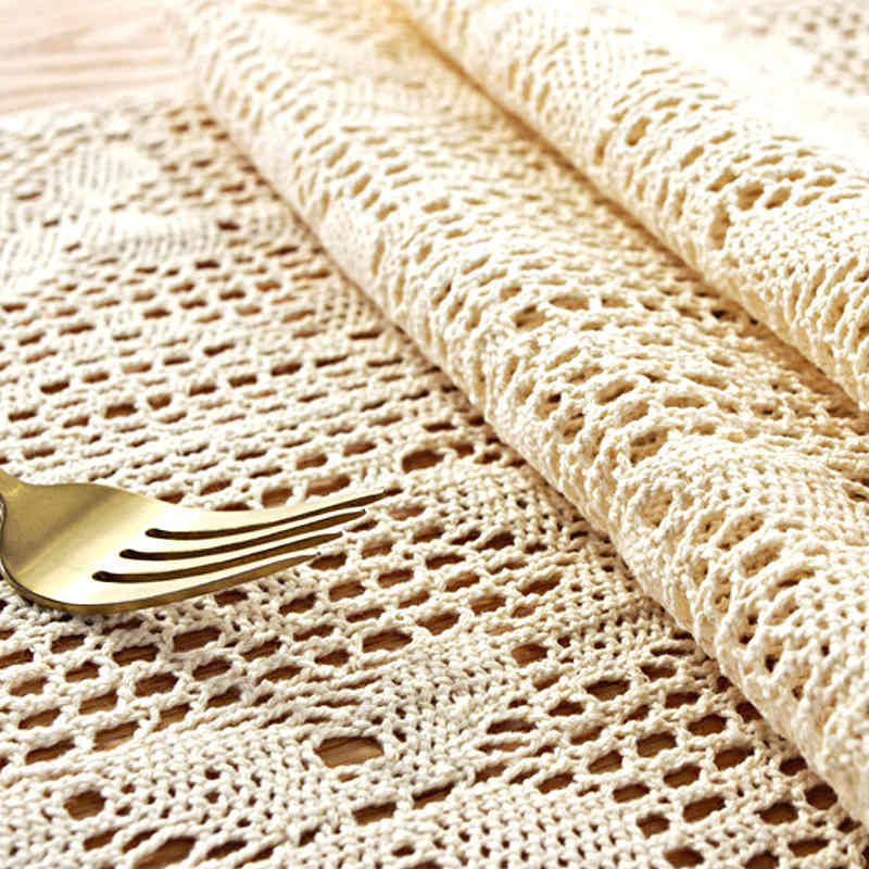 chemin-de-table-papillon-au-crochet-beige
