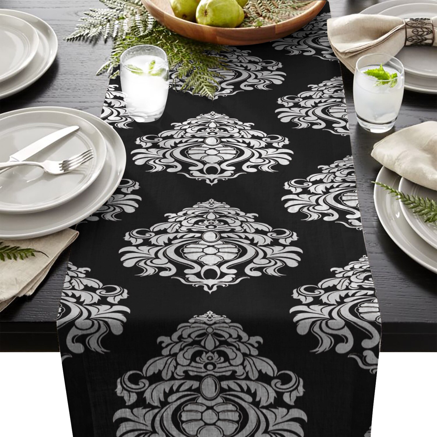 chemin-de-table-baroque-noir-motifs