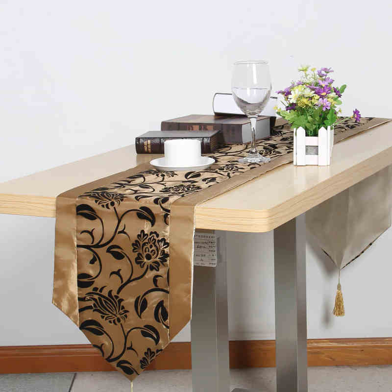 chemin-de-table-motif-arabesque-motifs