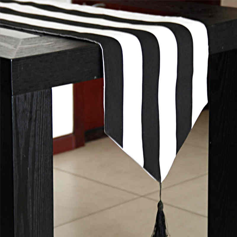 chemin-de-table-rayure-noir-et-blanc-motifs