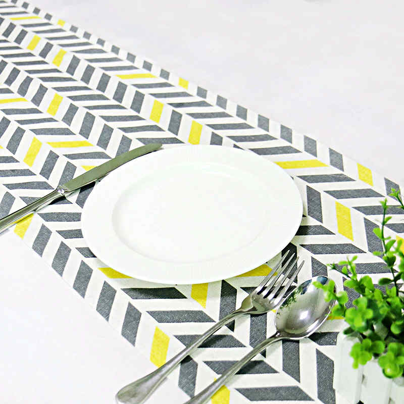 chemin-de-table-chevron-jaune-et-gris-fantaisie