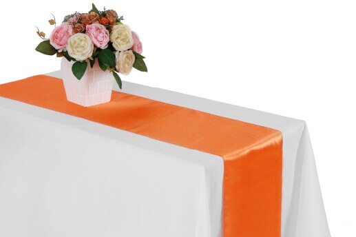 chemin-de-table-satin-orange-mariage