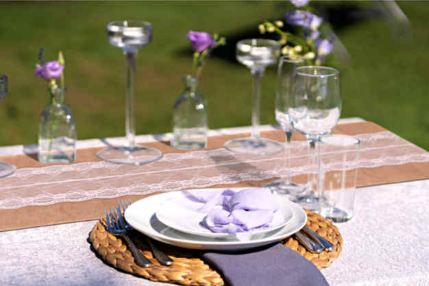 décoration mariage avec chemin de table toile de jute
