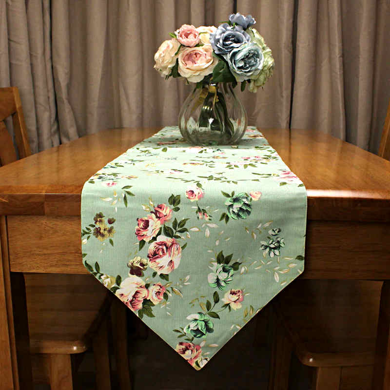 chemin-de-table-floral-tissu