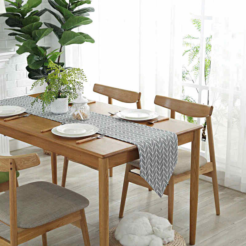 chemin-de-table-style-scandinave-motifs