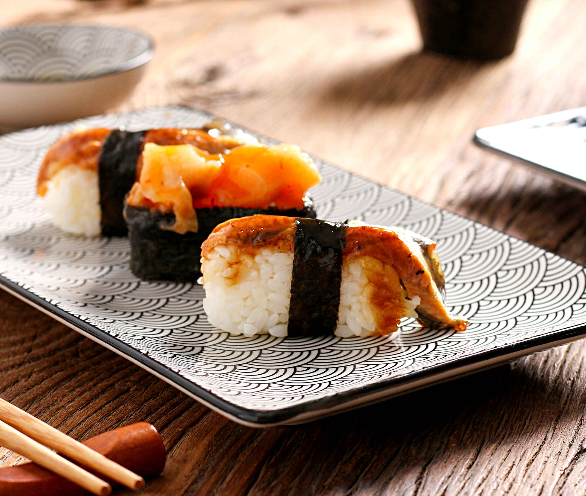 assiettes plates style japonais
