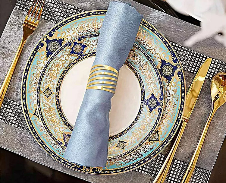 ronds de serviette design dorés