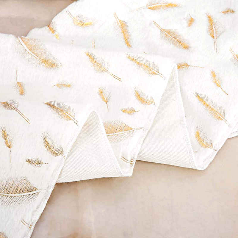 chemin-de-table-imitation-fourrure-blanche