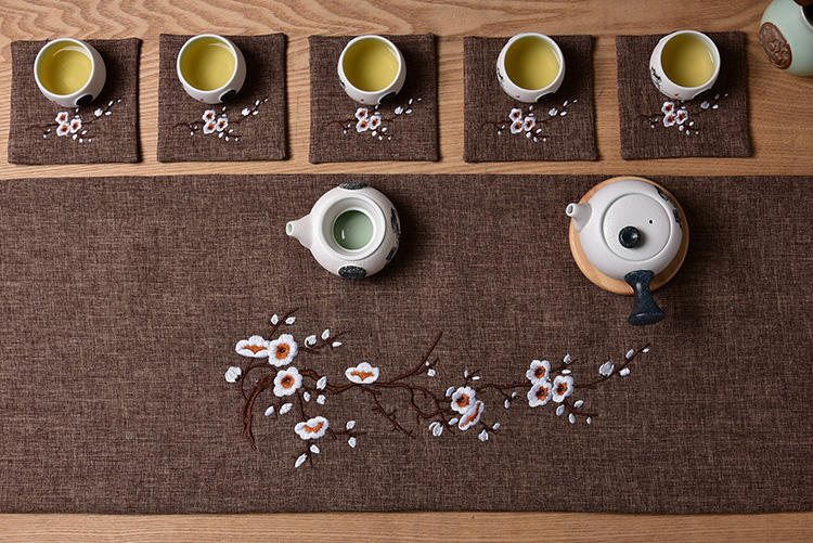 chemin-de-table-printemps-fleurs-cerisier-blanches