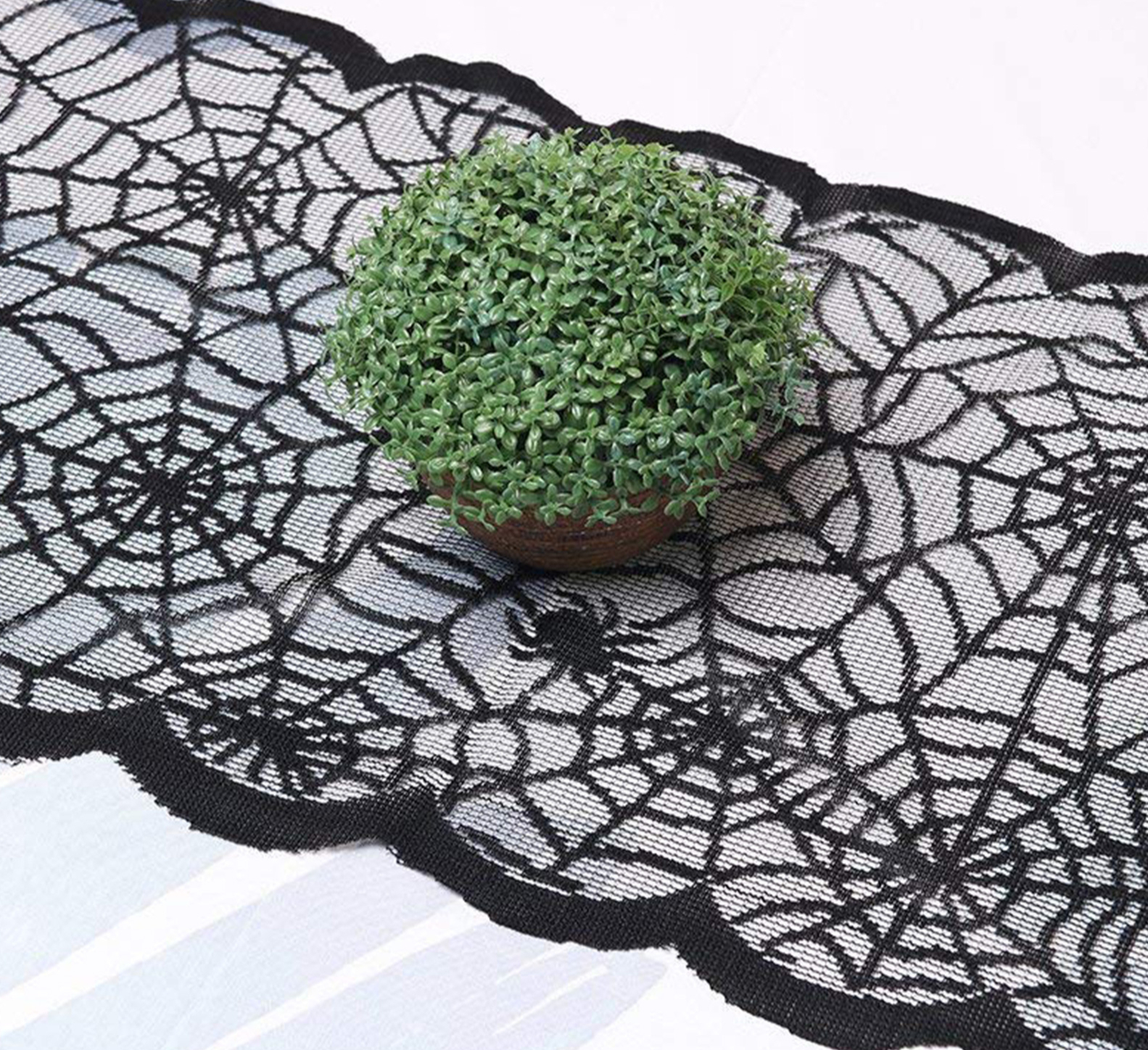 chemin-de-table-araignee-halloween-dentelle-noire