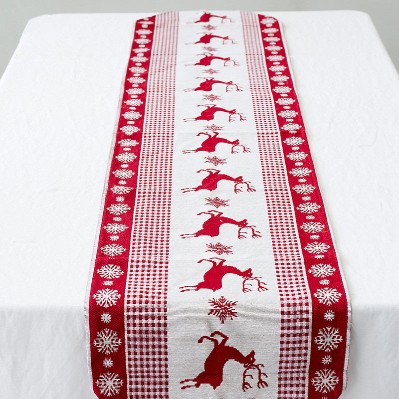 chemin-de-table-noel-scandinave-rennes-rouge