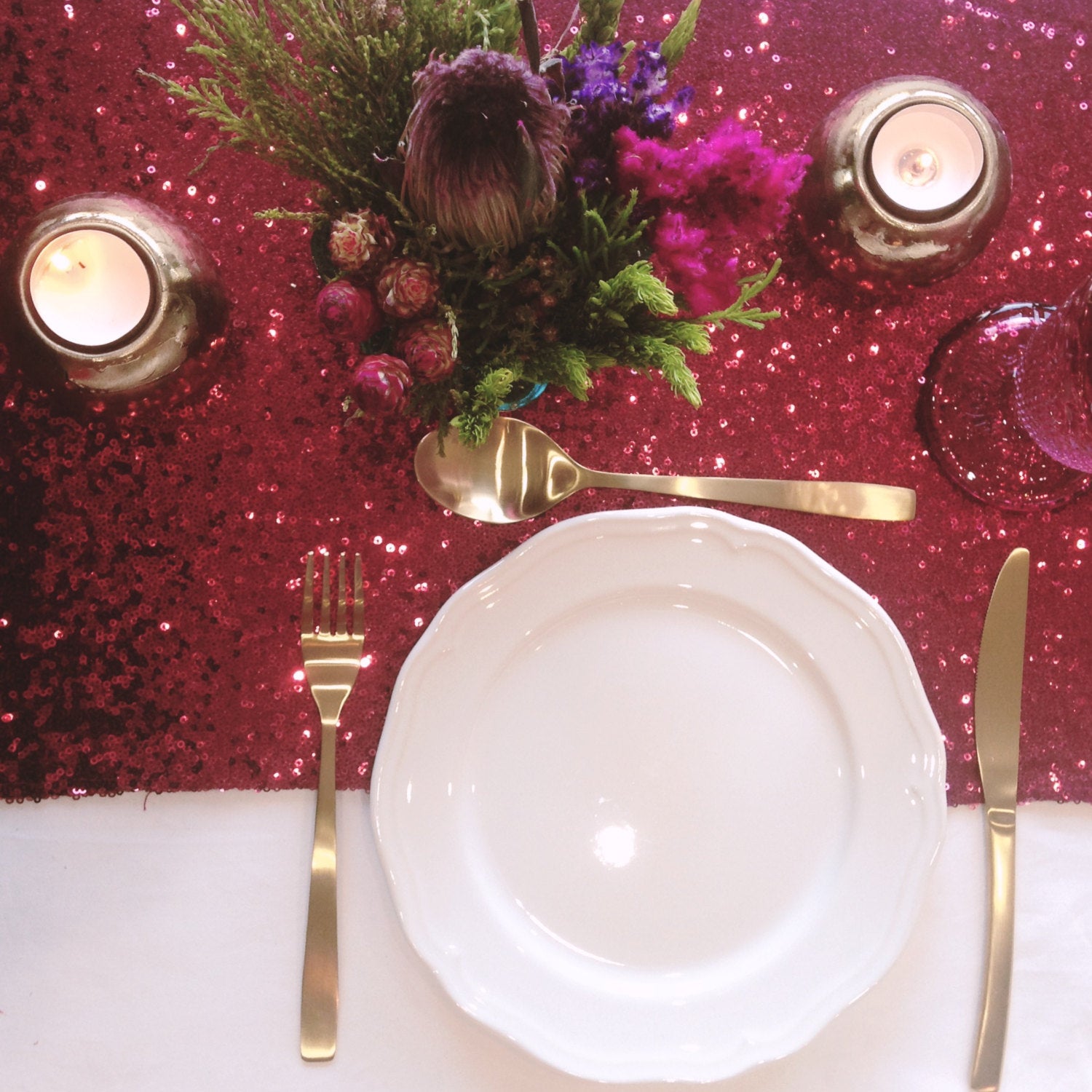 chemin-de-table-sequin-rouge-reception