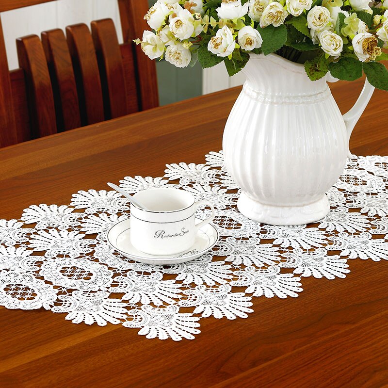 chemin-de-table-dentelle-pour-mariage-retro