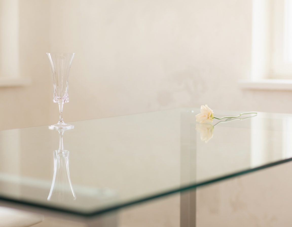 table romantique minimaliste avec peu d’objets décoratifs