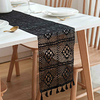 chemin-de-table-moderne-au-crochet-noir