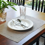 serviettes-de-table-en-lin-gris-decoration-table