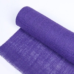 chemin-de-table-toile-de-jute-violet-mariage-rouleau