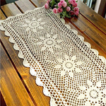 chemin-de-table-fleurs-au-crochet-blanc