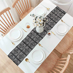 chemin-de-table-moderne-au-crochet-fait-main