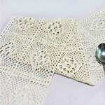 chemin-de-table-moderne-au-crochet-filet