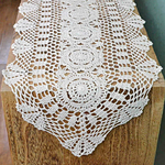 chemin-de-table-au-crochet-fait-main-blanc