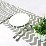 chemin-de-table-chevron-gris-moderne