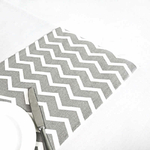 chemin-de-table-chevron-gris-motifs