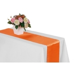 chemin-de-table-satin-orange-mariage