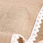 chemin-de-table-campagne-chic-jute-et-dentelle