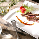 assiette-de-service-en-porcelaine-moderne