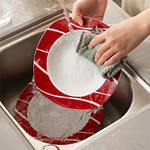 service-vaisselle-rouge-et-blanc-qualite
