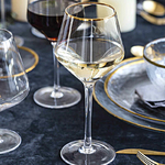 verre-avec-lisere-dore-vin-blanc