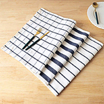 serviettes-en-coton-bleu-et-blanc