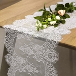 chemin-de-table-mariage-dentelle-blanche-fleurie