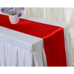 chemin-de-table-satin-rouge-moderne-mariage