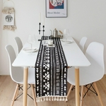 chemin-de-table-nordique-noir-scandinave