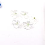 petales-de-fleurs-artificielles-blanc-champetre