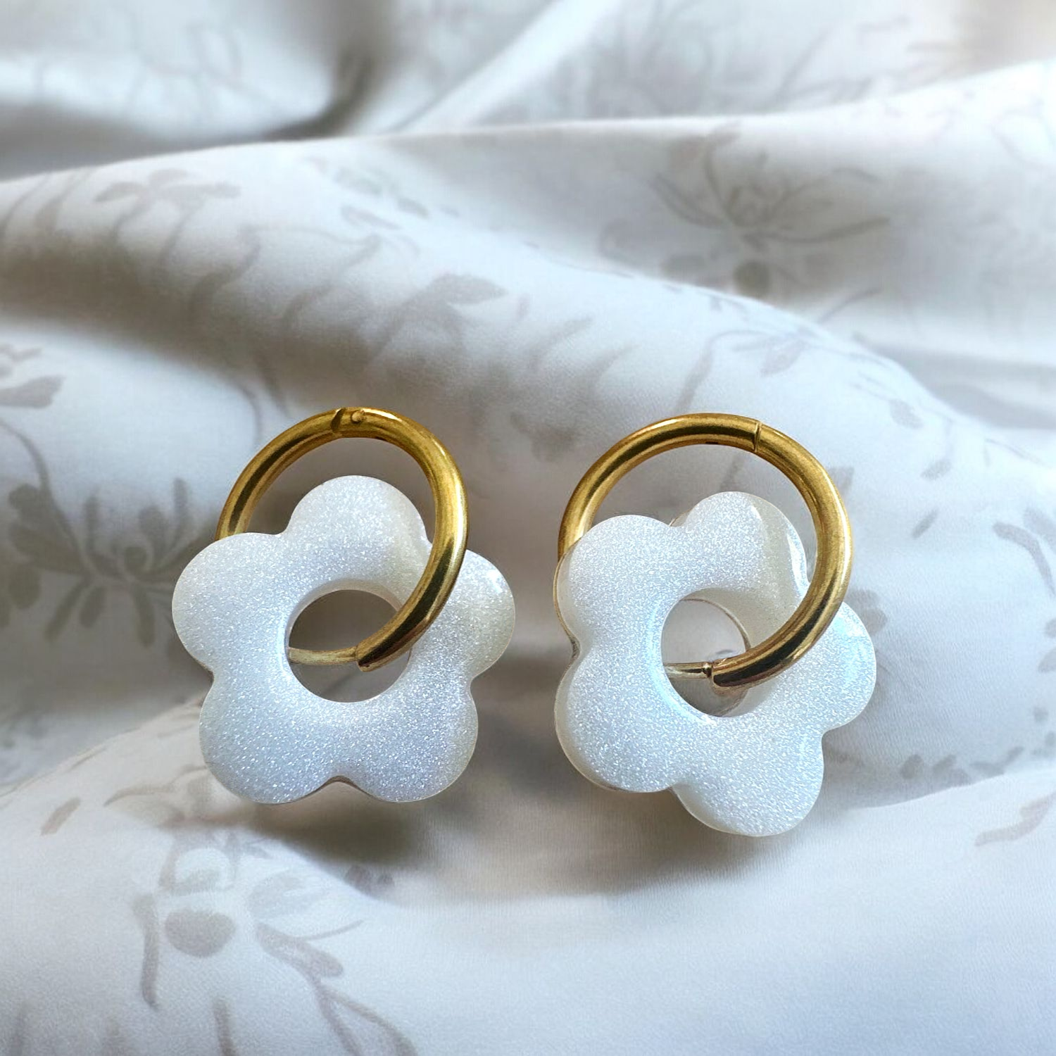boucles doreilles créole blanc nacré