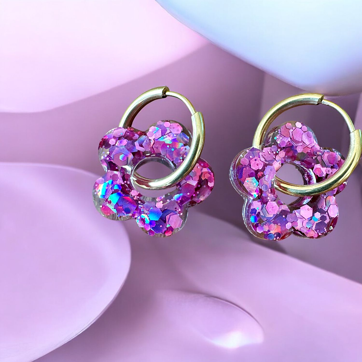 boucle d'oreille fleur en résine et paillette fine