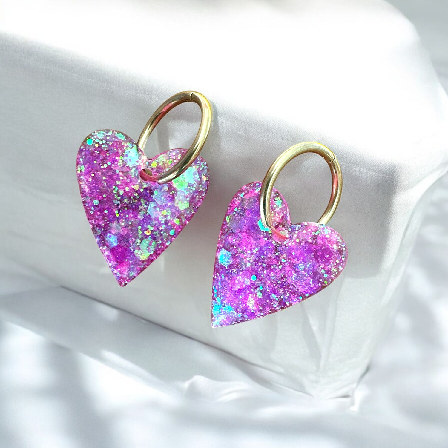 Boucles d'Oreilles Coeur Scintillant Résine Élégance