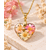 Collier fleur avec pendentif cœur en résine et chaîne dorée