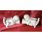 figurine-bebe-dans-la-main-le-lot-de-2-statuettes (1)